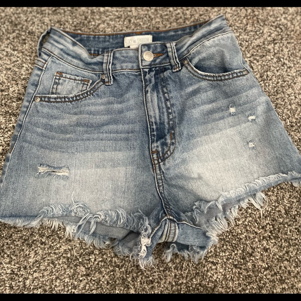 Sky and sparrow size 3, stretch, great condition
